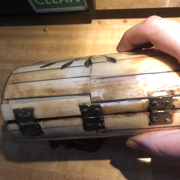Rare Find! 1960s Camel Bone & Brass Purse- 711 $90 or $80 w/offer - Picture 3 of 6